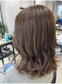 オリーブベージュ