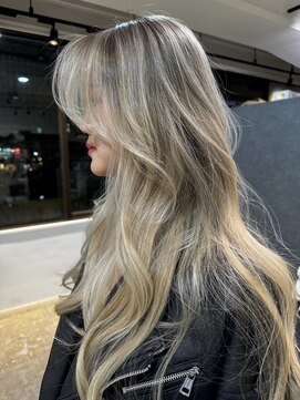 メリー オオサカ(Merly Osaka) これぞ海外風バレイヤージュスタイル！_white blond_