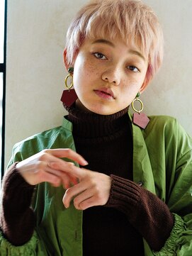 美髪ホワイトグレージュショート前髪カット_29771