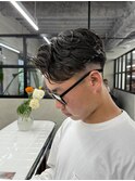 スキンフェードメンズカットセンターパート