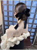 タイトシニヨン黒リボン結婚式ヘアセット渋谷宮益坂mutsuki
