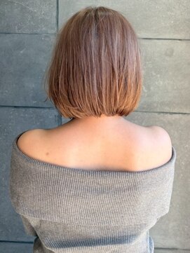 ディスコネクト(DISCO-N-NECT) ハイトーンベージュ ピンクベージュ 切りっぱなしボブ 20代 艶髪