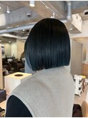 艶感ブラック×ぱつっとミニボブ