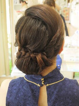 イツミヘアーループ(itsumi) 大人の上品アップ