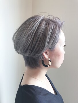 マニャーナ Manana 美容室 ブリーチオンシルバー系カラー