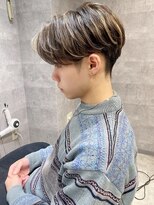 アンダーバーホワイト(_WHITE)&nbsp;前下がりセンターパート ハイライトカラー