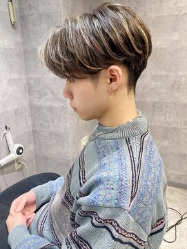 アンダーバーホワイト(_WHITE) 前下がりセンターパート ハイライトカラー