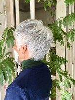エムハチ(M8) スタイリッシュグレイヘアーショート