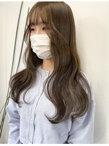 オー(OOO)&nbsp;顔まわりレイヤーのトレンドスタイル