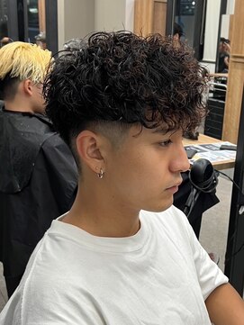 エルマーク(L-MARK) スペインカールスパイラルパーマツイストパーマフェード短髪