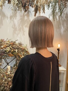 イング(ing) beige × bob