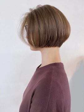 コニーズヘアサロン(Connie's Hair Salon) 白髪50%を味方に変える、高明度ベージュの洗練ボブ