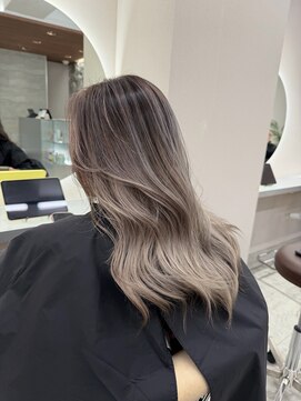 ホワイトシルバーバレイヤージュ