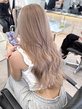 サンク 原宿 表参道(cinq) 原宿ミルクティーレイヤーカットベージュカラーケアブリーチ前髪