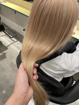 ノラ シブヤ(NORA) ナチュラルハイトーン、ブロンドカラー、ベージュ【木原】