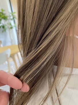 ミラ(mira) 【mira】イヤリング × ハイライト