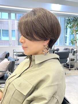 グラフ 蔵前(GRAFF) 大人可愛い20代30代40代ハンサムショート_白髪ぼかしハイライト