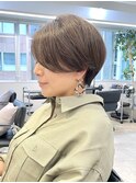 大人可愛い20代30代40代ハンサムショート_白髪ぼかしハイライト