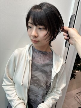 ステア ケース(stair case) 大人黒髪かわいい外ハネショートウルフレイヤーカット