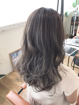 ロビー(LOBBY) 『LOBBY』三浦 モノトーン×ラベンダーアッシュイルミナカラー