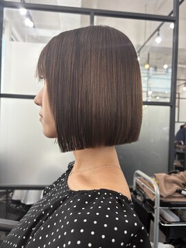 エスカーラ 町田(THE ESCALA) 20代30代ショート前髪あり前髪なし顔周りレイヤーカットオリーブ