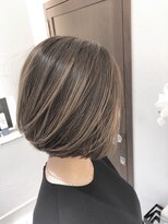 ビーボ(Bevo)&nbsp;エレガント隠しハイライトボブ