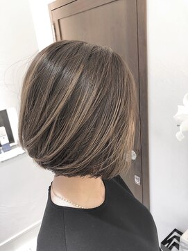 エレガント隠しハイライトボブ