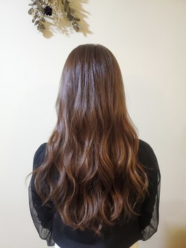 サーティーン(THIRTEEN) HUEglossでダメージレス！ツヤツヤ栗色ブラウンロング☆