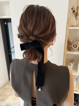 エンタリティリット(entality lit) 【entality lit】ミディアムさんにおすすめ!シニヨン風アレンジ