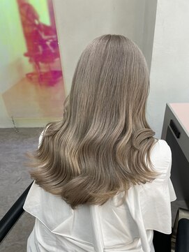 ティント 梅田(Tint) 【Fumina】ミルクティーグレージュ《大阪梅田駅》