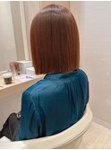 切りっぱなしボブ外ハネチェリーブラウン絶壁ピンクアラフィフ