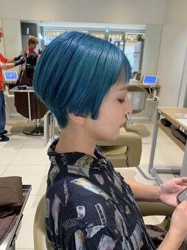 アース 高円寺店(HAIR & MAKE EARTH) 刈り上げショート×ターコイズブルー〔@earth_kouhei 〕