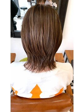 オルク 札幌大通(Orque) ハイライト入りハイトーンミルクティーミディアムウルフ20代30代