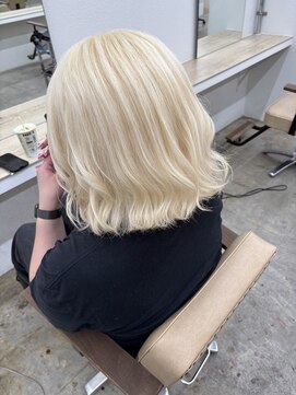 ニュート(Neut ) ホワイトブリーチリタッチ/ケアブリーチ抜きっぱなし/名古屋