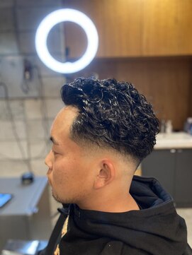 フランクスバーバー アンド ビアークラブ(FRANK'S BARBER and BEER CLUB) フェードカットパーマスタイル