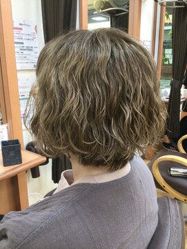 ヒラトヤ 肴町店 大人可愛いゆるふわレイヤーパーマウェーブボブパールベージュ