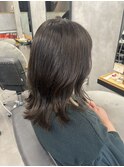 ダークトーンのくびれミディ×大人レイヤー