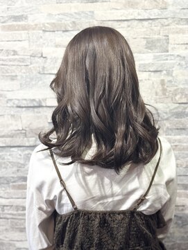 オリーブグレージュ×ワンレングスロング