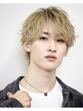 ミヤビ(MIYAVI) ブロンドカラー/ラウンドマッシュ/束感マッシュ