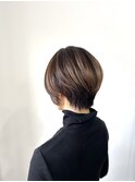 大人女性にオススメ【丸みショート×ハイライトカラー】
