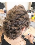 お呼ばれこなれルーズアップヘア