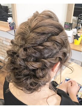 デザイン ファム(Design FAM) お呼ばれこなれルーズアップヘア