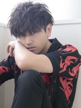 フレーム なんば店(FRAME) フェザーマッシュ前下がりショートソフトツーブロック