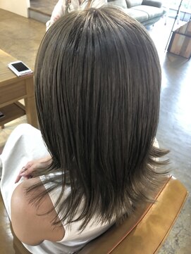 エムドットヘアーサロン(M. hair salon) カーキーベージュ