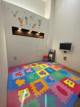 キッズルーム完備なので小さなお子様と一緒に御家族でご利用して頂けます。