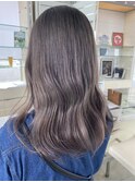 スモーキーグレージュ