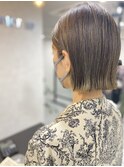 切りっぱなしボブ/グレーベージュ/グレージュカラー