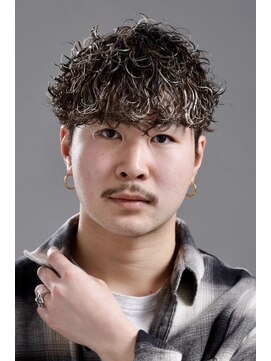 クロムトウキョウ ザ バーバー 新宿本店(CHROM TOKYO the Barber) ハイライトスペインカール