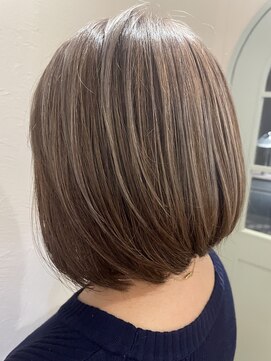 アンテシニヨン(Un the Shiniyon) 前下がりボブ