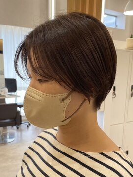 ポジ(poji) ショートヘアー　ブラウンカラー　前髪カット　顔まわり　韓国風